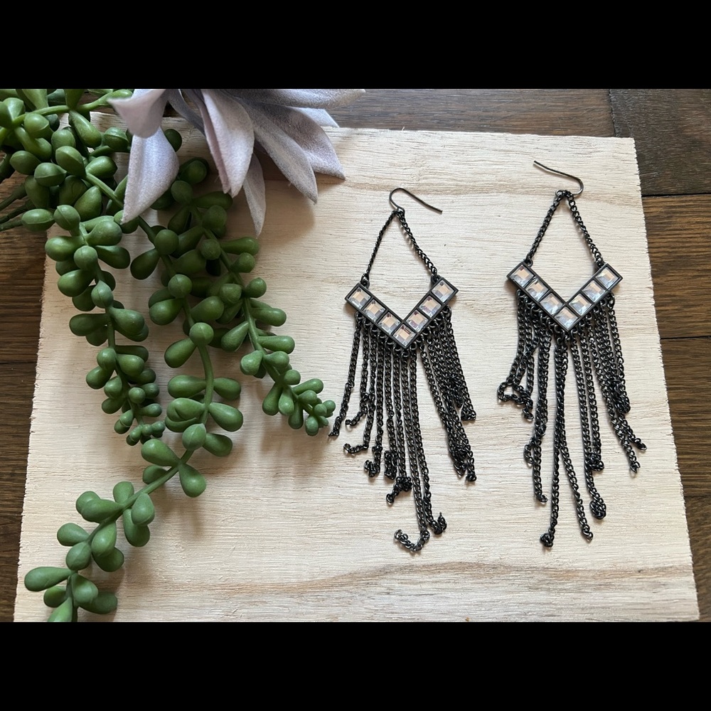 Rhinestone and titanium colored metal earrings